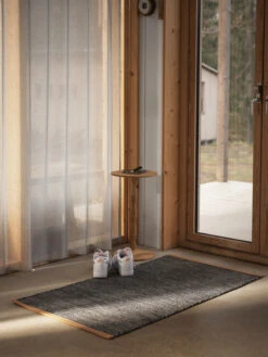 Design House Stockholm Björk Matto Tummanharmaa -Muuto kauppa 13502 01 4 EnvironmentImage b77fe5379c