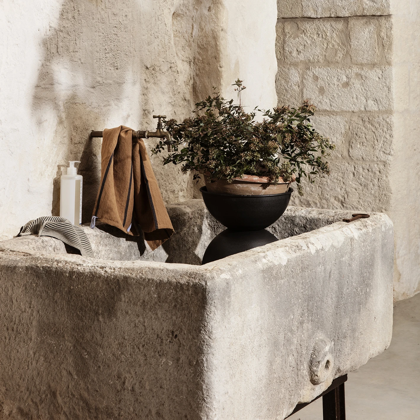 Ferm LIVING Hourglass Ruukku Extra Small Ø21 Cm 7 Ferm LIVING Hourglass Ruukku Extra Small Ø21 Cm - Image 5