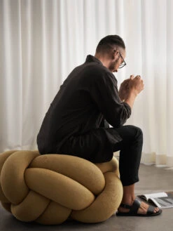 Design House Stockholm Knot Tyyny XL -Muuto kauppa 512323 01 3 EnvironmentImage 0c8a5e0126