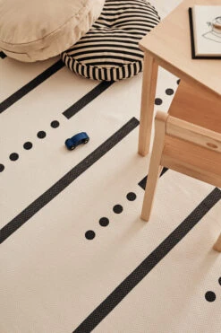 Kid's Concept Kid's Base -matto Valkoinen Harmaa 130 X 160 Cm 5 Kid's Concept Kid's Base -matto Valkoinen Harmaa 130 X 160 Cm -Muuto kauppa 568928 01 10 EnvironmentImage 886d09a595