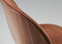 Gubi Beetle Etupuolelta Verhoiltu Tuoli Saksanpähkinä 11 Gubi Beetle Etupuolelta Verhoiltu Tuoli Saksanpähkinä -Muuto kauppa 570579 01 5 ProductImageDetail a54635f728