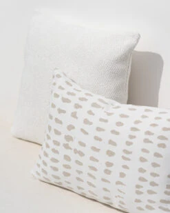 Dots Outdoor -tyyny 40 X 60 Cm -Muuto kauppa 576284 01 40 EnvironmentImage d19c6ca2f1