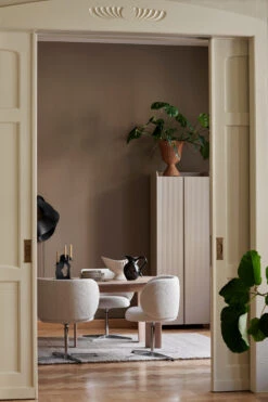 Ferm LIVING Rico Dining Chair Swivel Bouclé -Muuto kauppa 577235 01 42 EnvironmentImage 45e6f1d62f