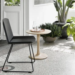 Facette Keittiötuoli -Muuto kauppa Facette chair black galleri 2b63cd8272