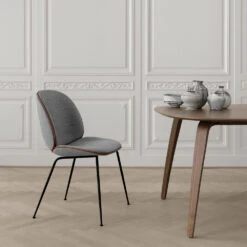 Gubi Beetle Dining Chair Fully Upholstered -tuoli 9 Gubi Beetle Dining Chair Fully Upholstered -tuoli -Muuto kauppa beetle stol galleri 2 befe904417