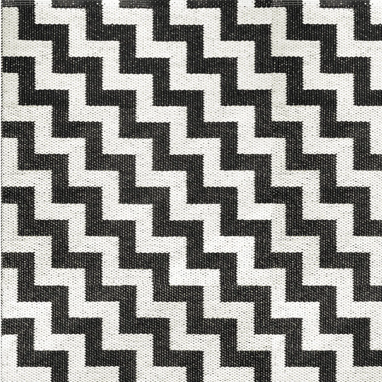 Gunnel Matto Musta Iso 5 Gunnel Matto Musta Iso - Image 3